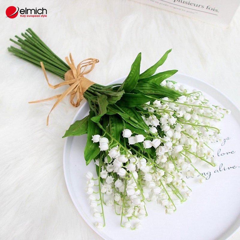 Hình 3: Linh lan là biểu tượng của hạnh phúc Hình 3: Linh lan là biểu tượng của hạnh phúc