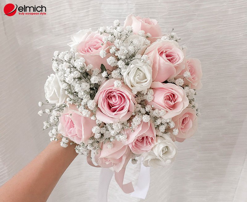 Hình 9: Hoa bi thường được kết hợp cùng hoa hồng Hình 9: Hoa bi thường được kết hợp cùng hoa hồng